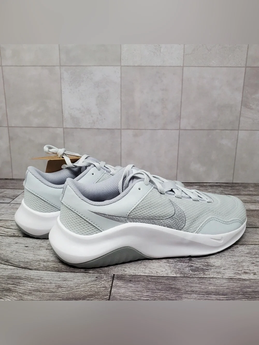 Nike Legend Essential 3 Next Nature Women's Size 7 Platinum Silver DM1119-004
